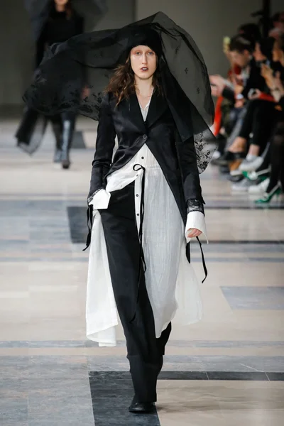 Look 3